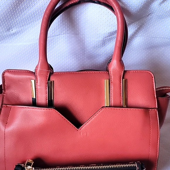 BRAND NEW CROSSBODY - Picture 4 of 6